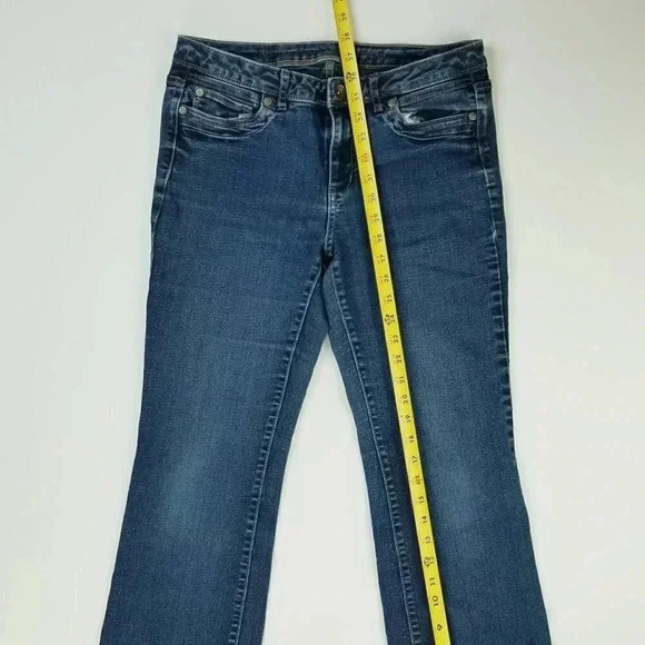 Simply Vera Wang Size 10 Woman's Blue Denim Straight 29 Inch Inseam Jeans - Picture 8 of 9